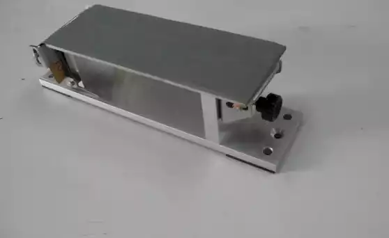 This is a photograph where the sandpaper was installed on apparatus.