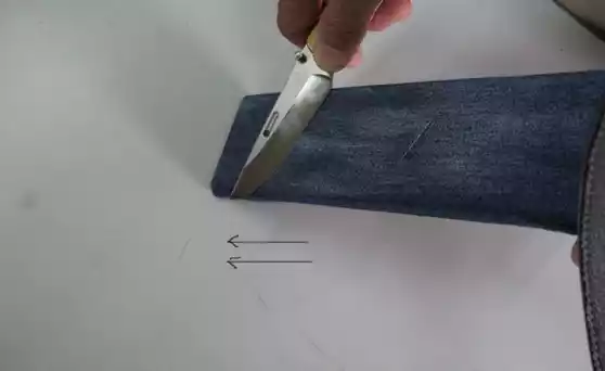 Please do the strapping 2-3 times after you use the knife. Please refer to the photograph in the strapping direction.